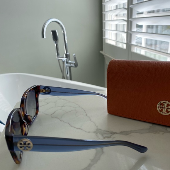 New Tory Burch sunglasses - Picture 5 of 7